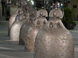 'Arte en la calle: manolo valdés. esculturas monumentales'. paseo del prado, Madrid