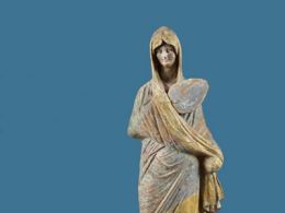 'Tanagras. figuras para la vida y la eternidad. colección del museo del louvre', centro cultural bancaja, Valencia