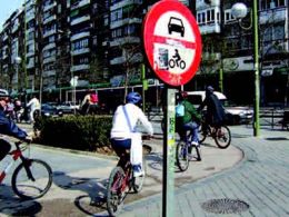 Itinerarios en bicicleta 'Descubre Madrid en bicicleta', la casa encendida, Madrid
