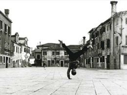 La exposición 'playgrounds. reinventar la plaza' aterriza en el Reina Sofía