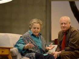 Juan echanove protagoniza 'conversaciones con mamá'