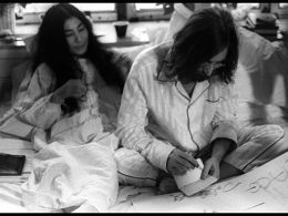 Exposición 'John Lennon & Yoko Ono: Suite 1742' en Málaga