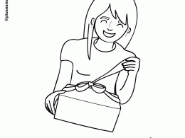 Colorear mamá abriendo su regalo