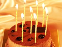 Tarta elegante de cumpleaños
