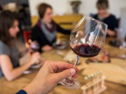 El truco de la abuela para quitar manchas de vino tinto