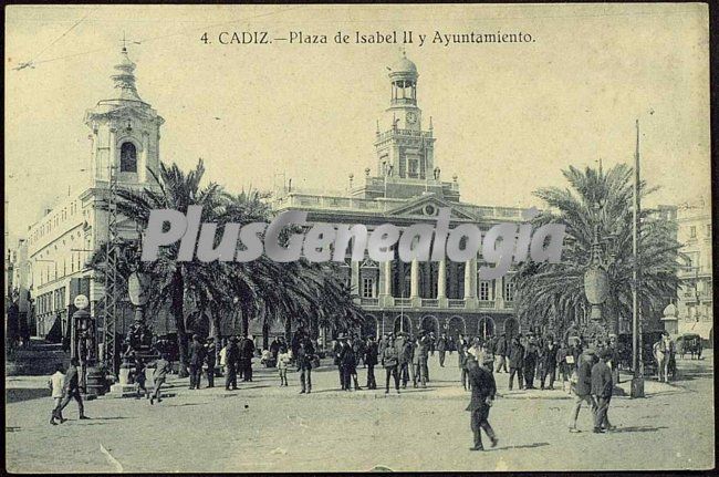 La plaza de isabel ii y el ayuntamiento de cádiz (gente en la plaza)