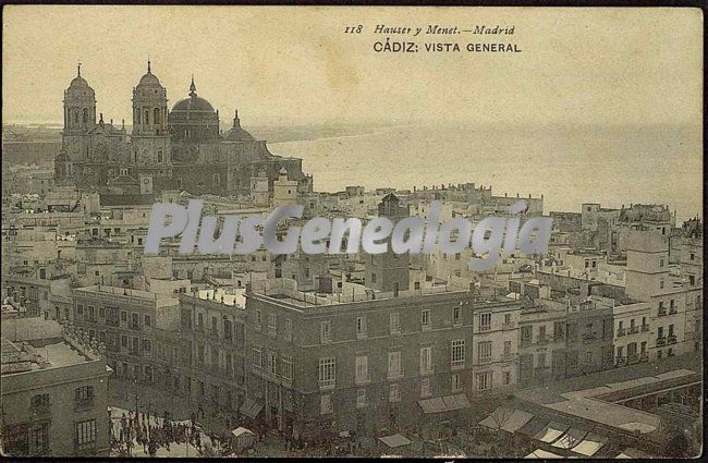 Vista general de cádiz con la catedral al fondo