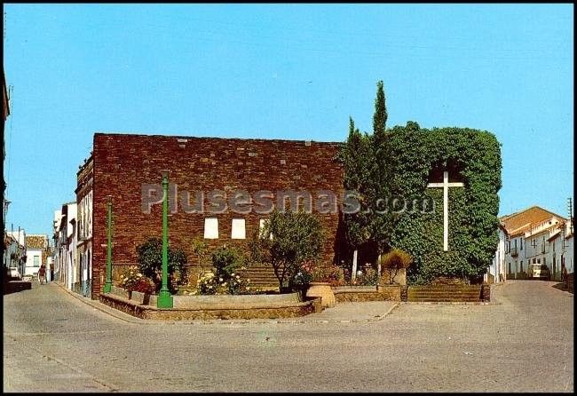 Entrada y cruz de los caídos de adamuz (córdoba)