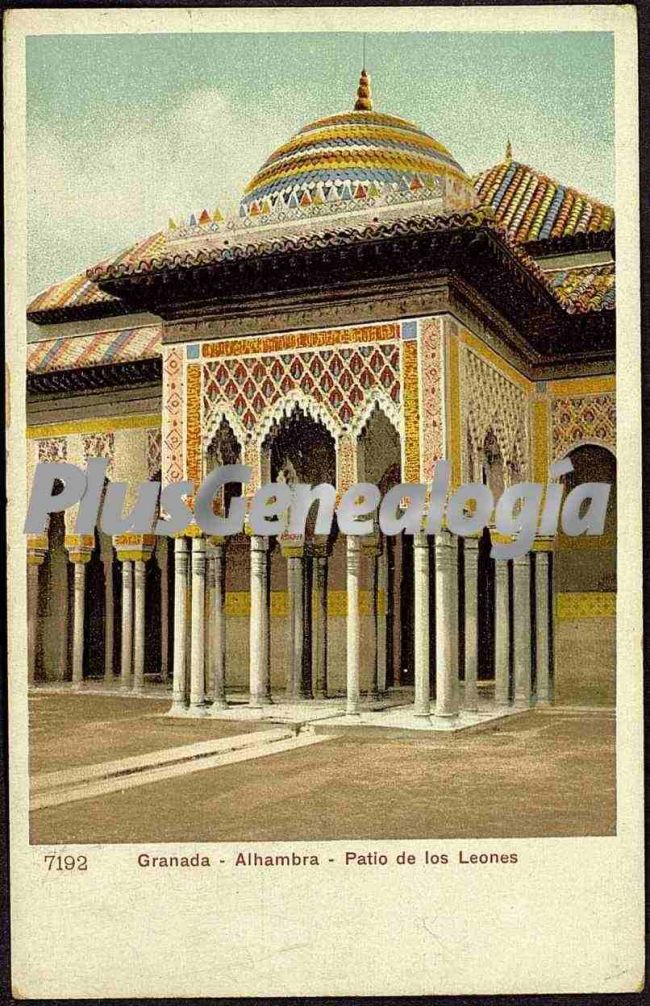 Patio de los leones de la alhambra de granada (en color)