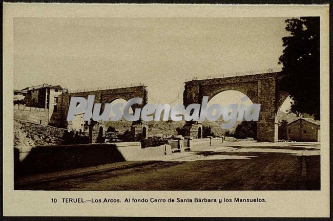 Los arcos de teruel. al fondo el cerro de santa bárbara y los mansuetos de teruel