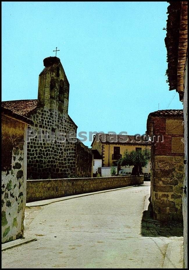 Calle de la iglesia en herreruela de oropesa (toledo)