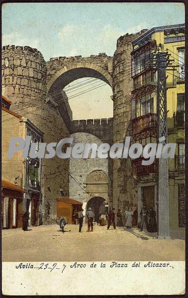 Pintura del arco de la plaza del alcazar de ávila