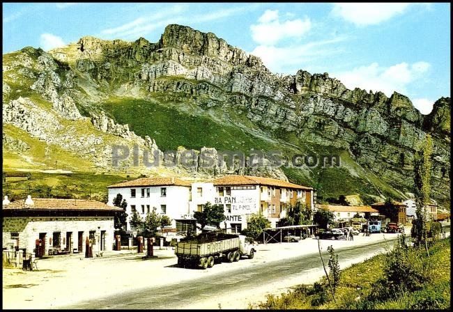 Hostería con la sierra al fondo en pancorbo (burgos)