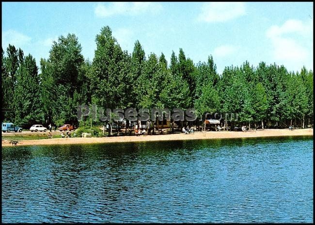 Cabaña del bosque en carrizo de la rivera (león)