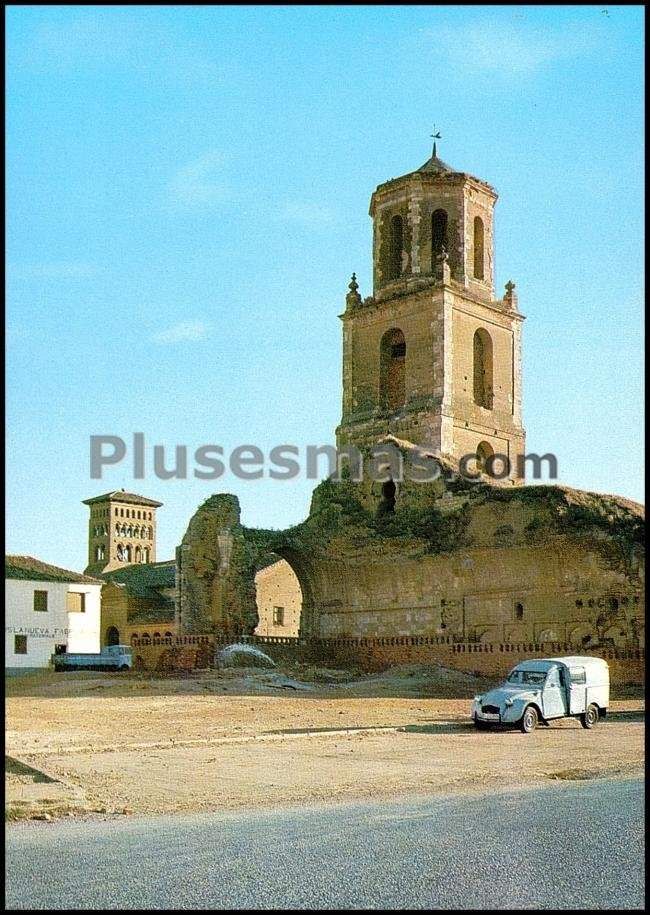 Torres del reloj y san tirso en sahagún (león)