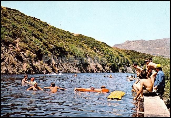 Vista parcial de la piscina de villamanín (león)