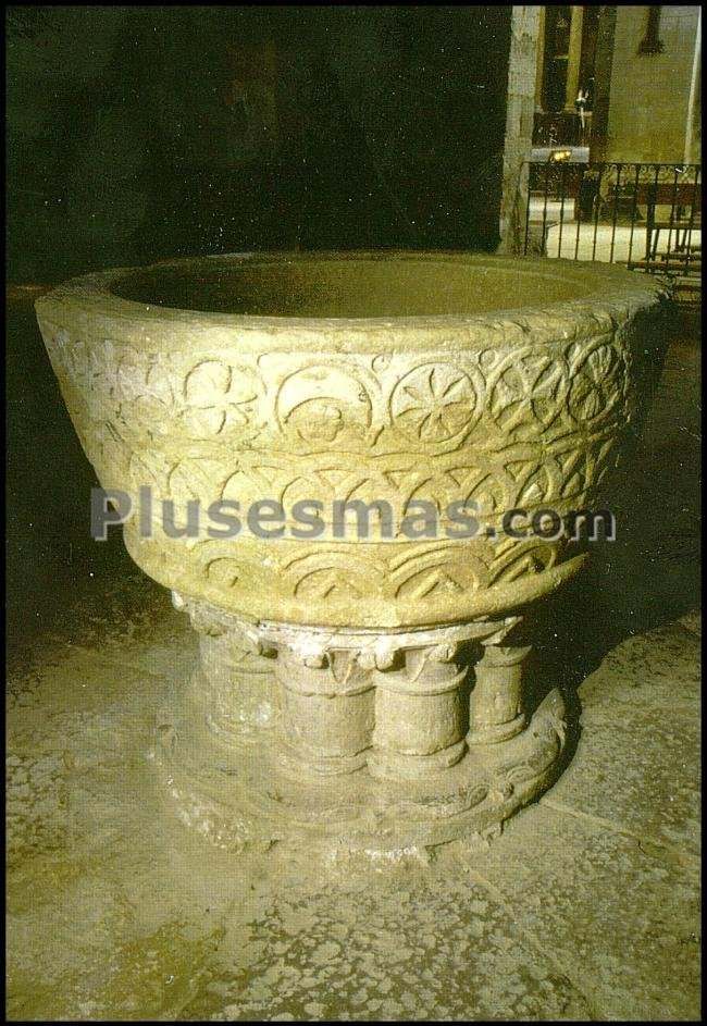 Pila bautismal románica s.xiii en la iglesia santa maría de boadilla del camino (palencia)