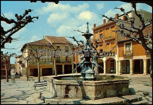 Plaza de josé antonio girón y detalle de la fuente en herrera de pisuerga (palencia)