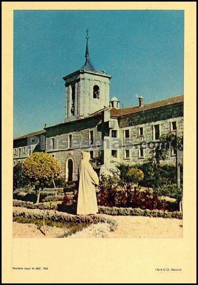 Fachada principal y jardín de la abadía cisterciense san isidro de dueñas (palencia)