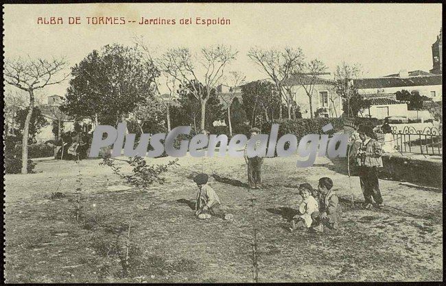 Jardines del espolón de alba de tormes (salamanca)