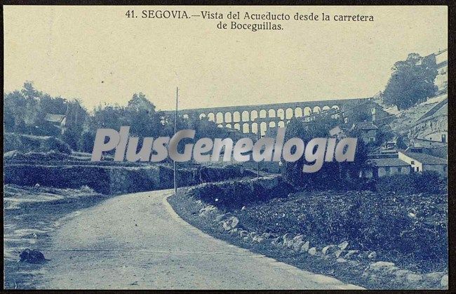 Vista del acueducto de segovia desde la carretera de boceguillas