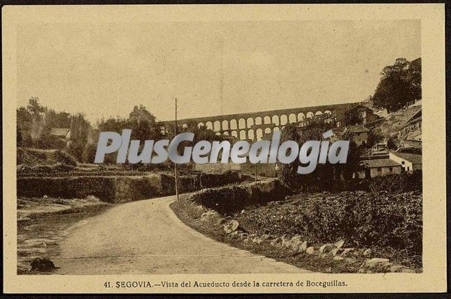 Vista del acueducto de segovia desde la carretera de boceguillas