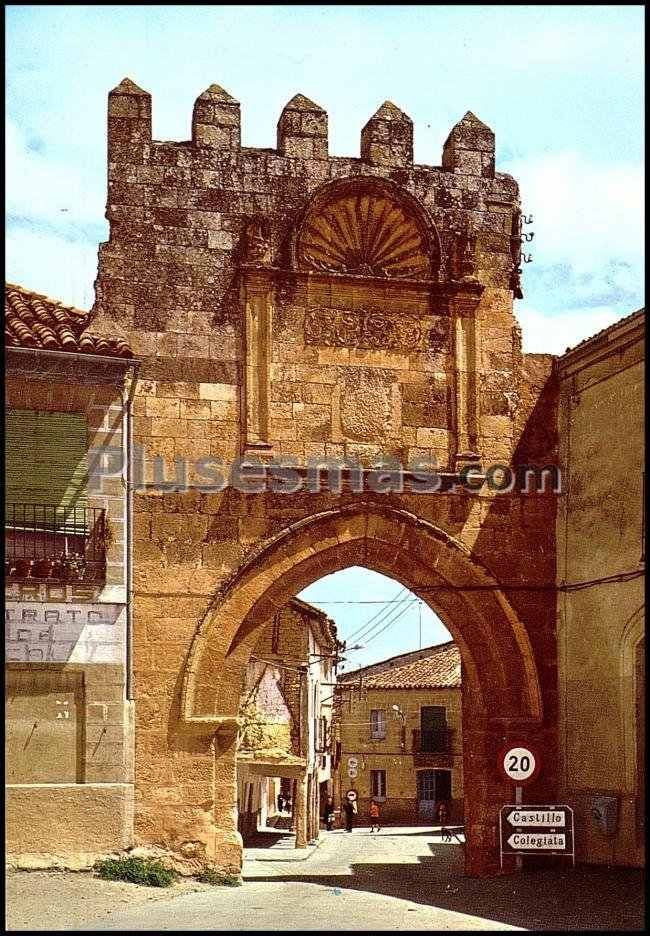 Puerta de aguilera en berlanga de duero (soria)