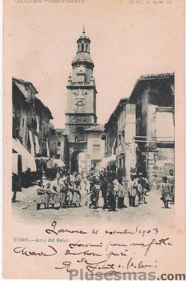 Arco del reloj de la calle mayor de toro (zamora)