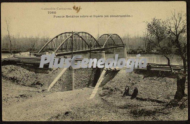 Puente metálico sobre el duero a su paso por toro (zamora)