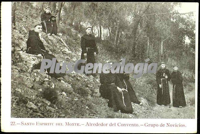 Grupo de novicios alrededor del convento del santo espíritu del monte de valencia