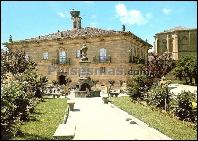 Jardines de la plaza de la florida en casalarreina (la rioja)