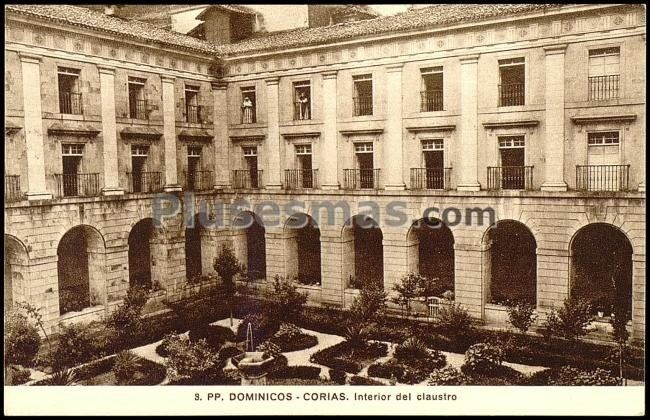 Interior del claustro en corias (asturias)