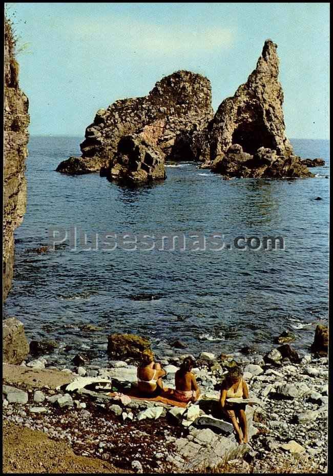 Playa y los picones de castiello en pendueles (asturias)