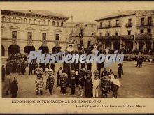 Una fiesta en la plaza mayor en barcelona