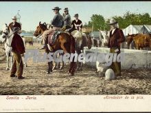 Feria de sevilla. alrededor de la pila
