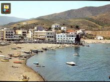 Playa y vista general de colera (gerona)