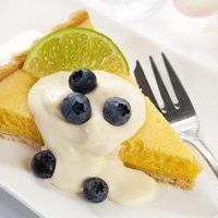 Tarta de limón con grosellas