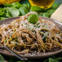 Tallarines con espinacas y nueces