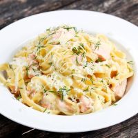 Tallarines con salmón