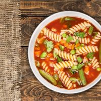 Sopa de pasta con verduras