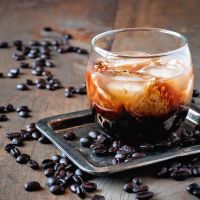 Evita el alcohol, las bebidas gaseosas y la cafeína