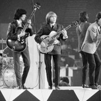¿A qué grupo se le llegó a calificar como 'los Rolling Stones españoles'?