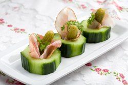 Pepino relleno de jamón