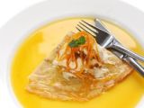 Crepes con salsa de jugo de naranja