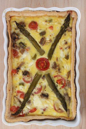 Quiché de espárragos, champiñón y tomate