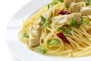 Espaguetis con alcachofas